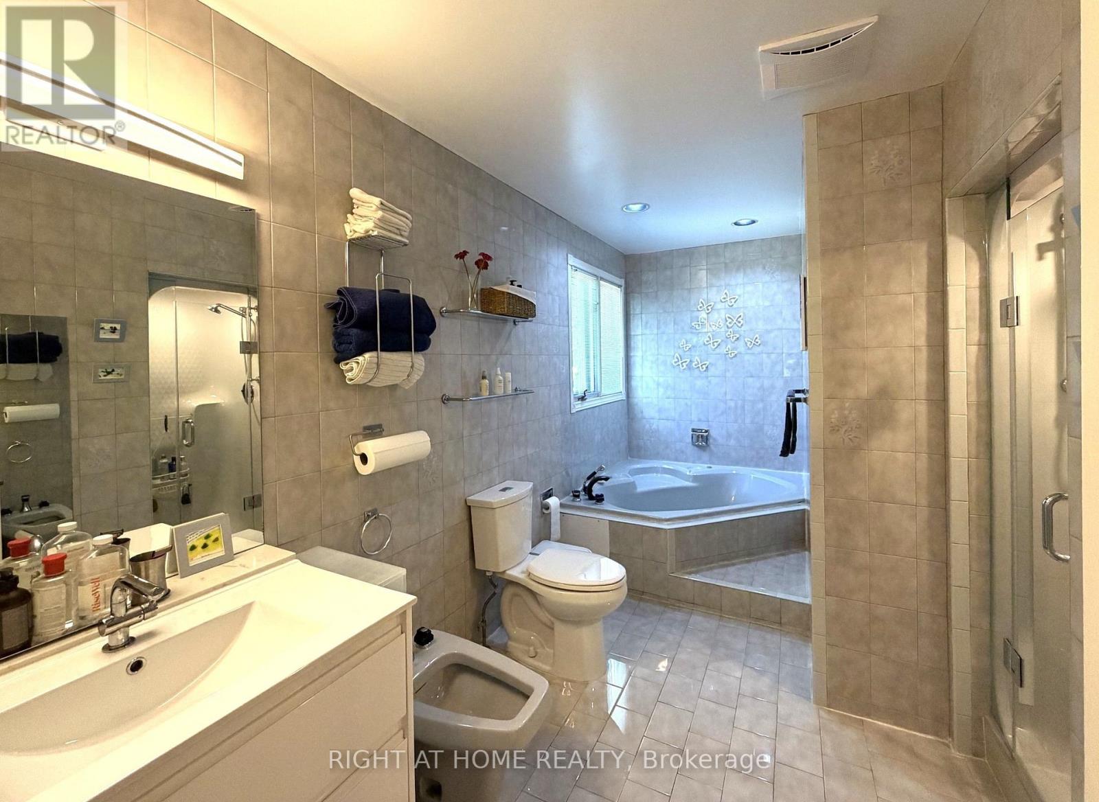 17 Piccadilly Road, Richmond Hill, Ontario L4B 1S5 - Photo 21 - N13842190