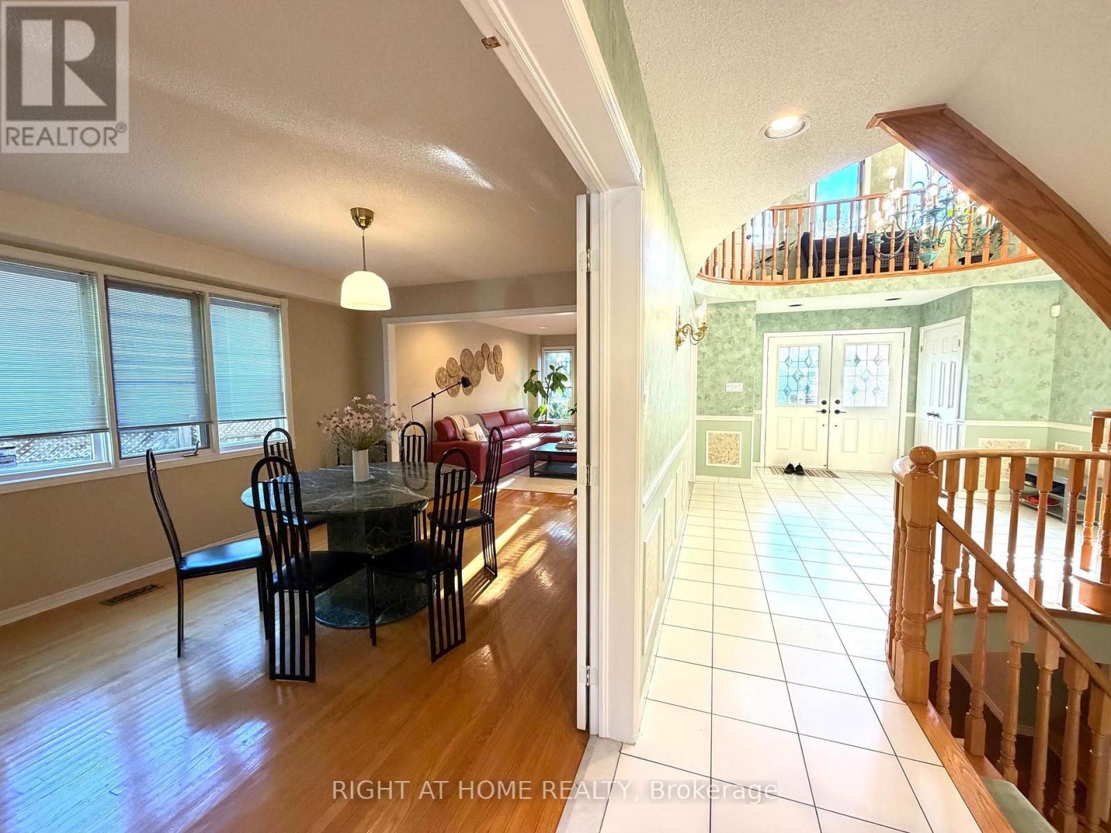 17 Piccadilly Road, Richmond Hill, Ontario L4B 1S5 - Photo 8 - N13842190