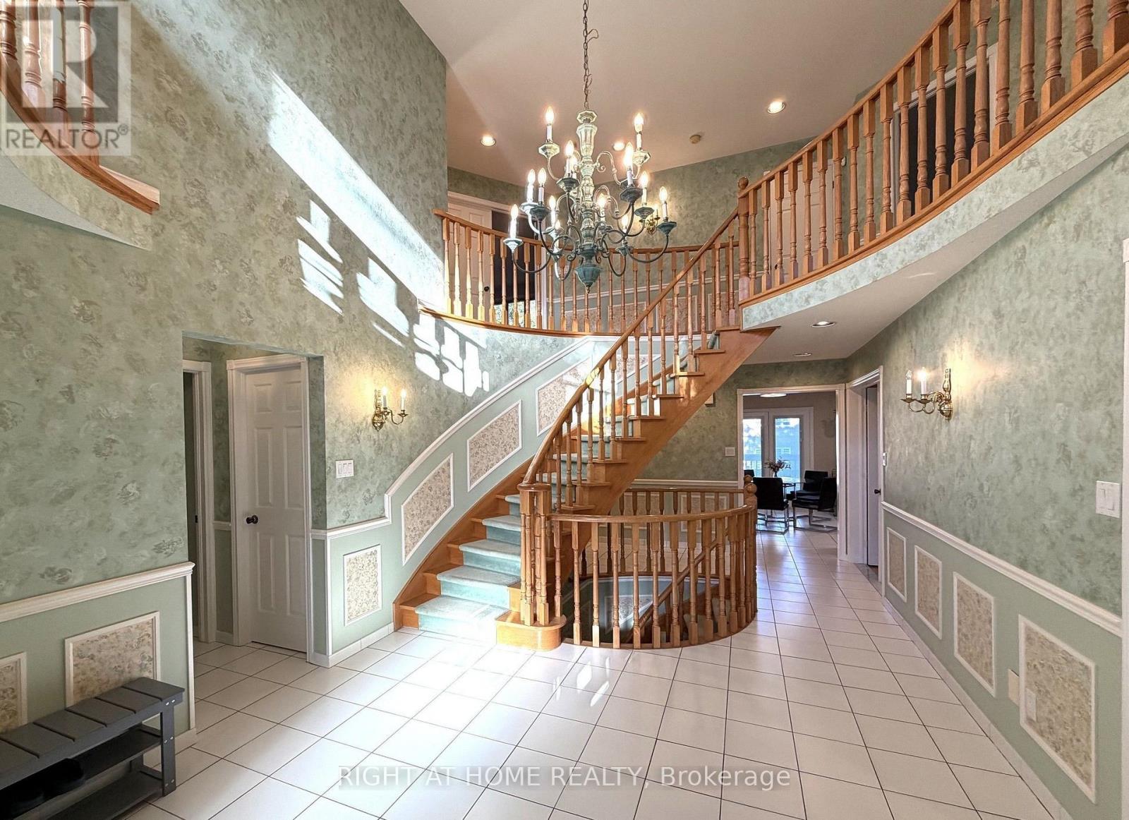 17 Piccadilly Road, Richmond Hill, Ontario L4B 1S5 - Photo 4 - N13842190