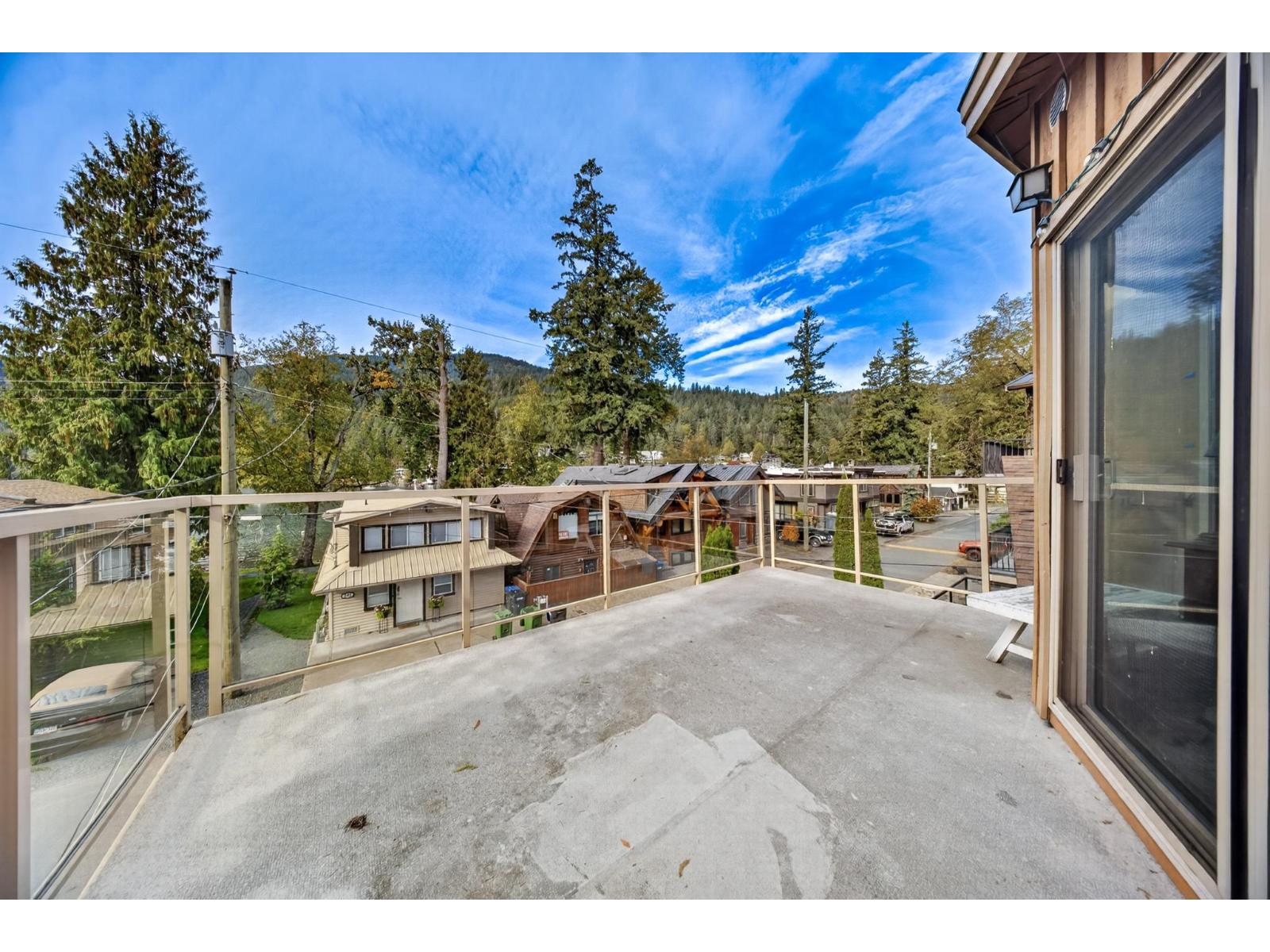 216 FIRST AVENUE|Cultus Lake North