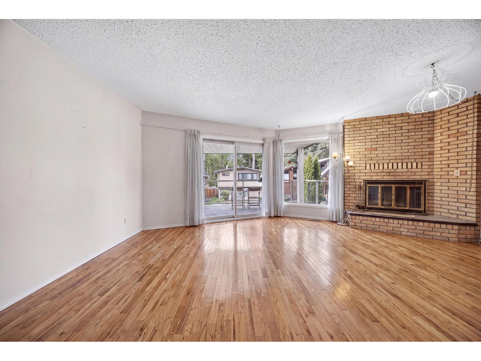 216 FIRST AVENUE|Cultus Lake North