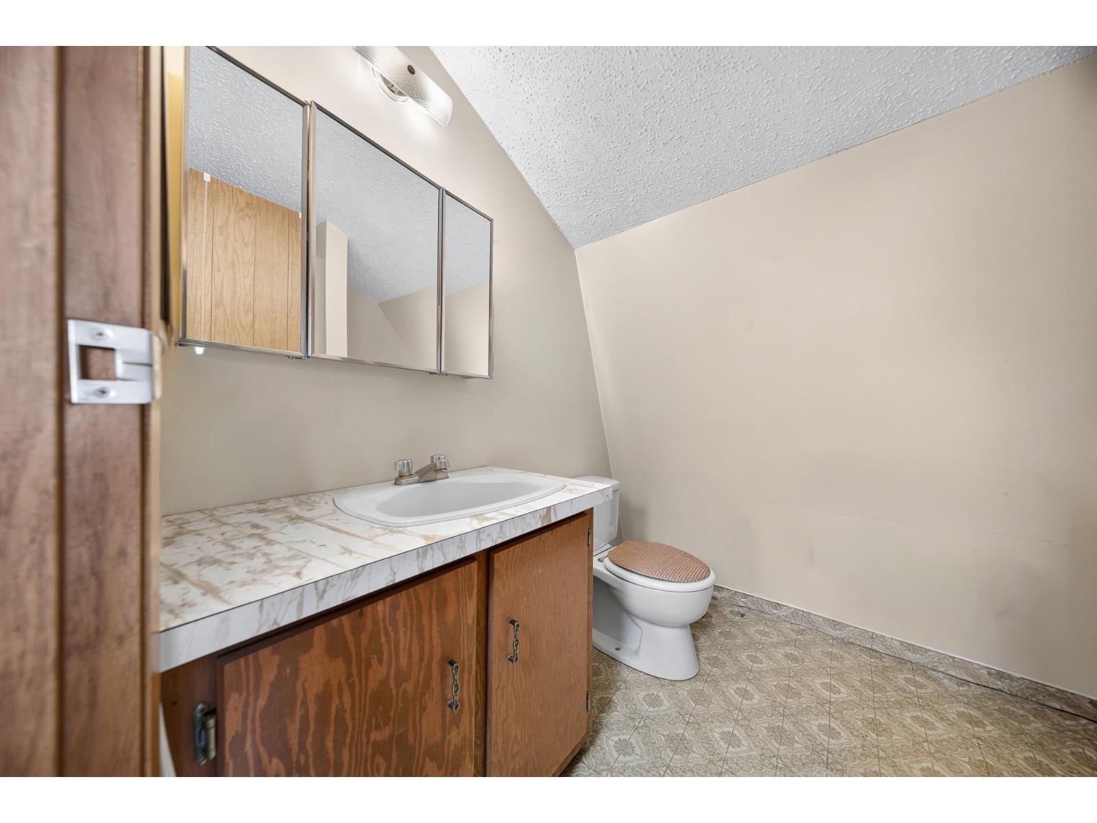 216 FIRST AVENUE|Cultus Lake North