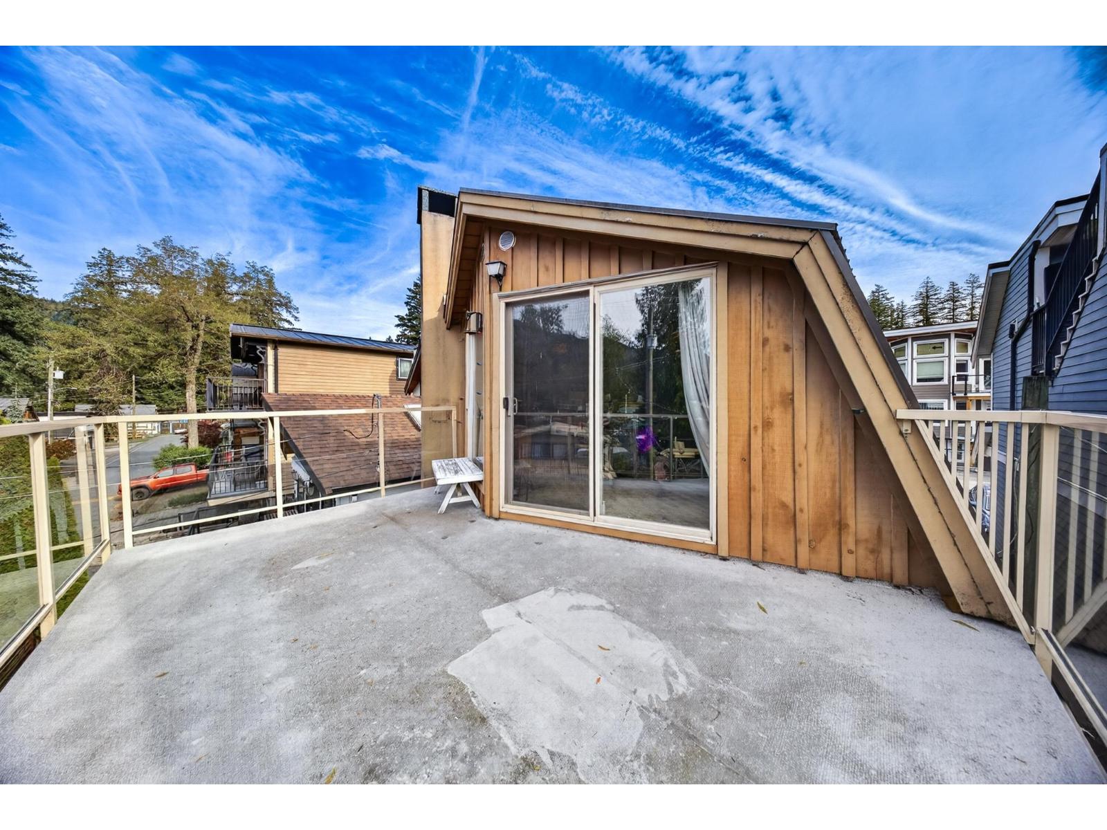 216 FIRST AVENUE|Cultus Lake North