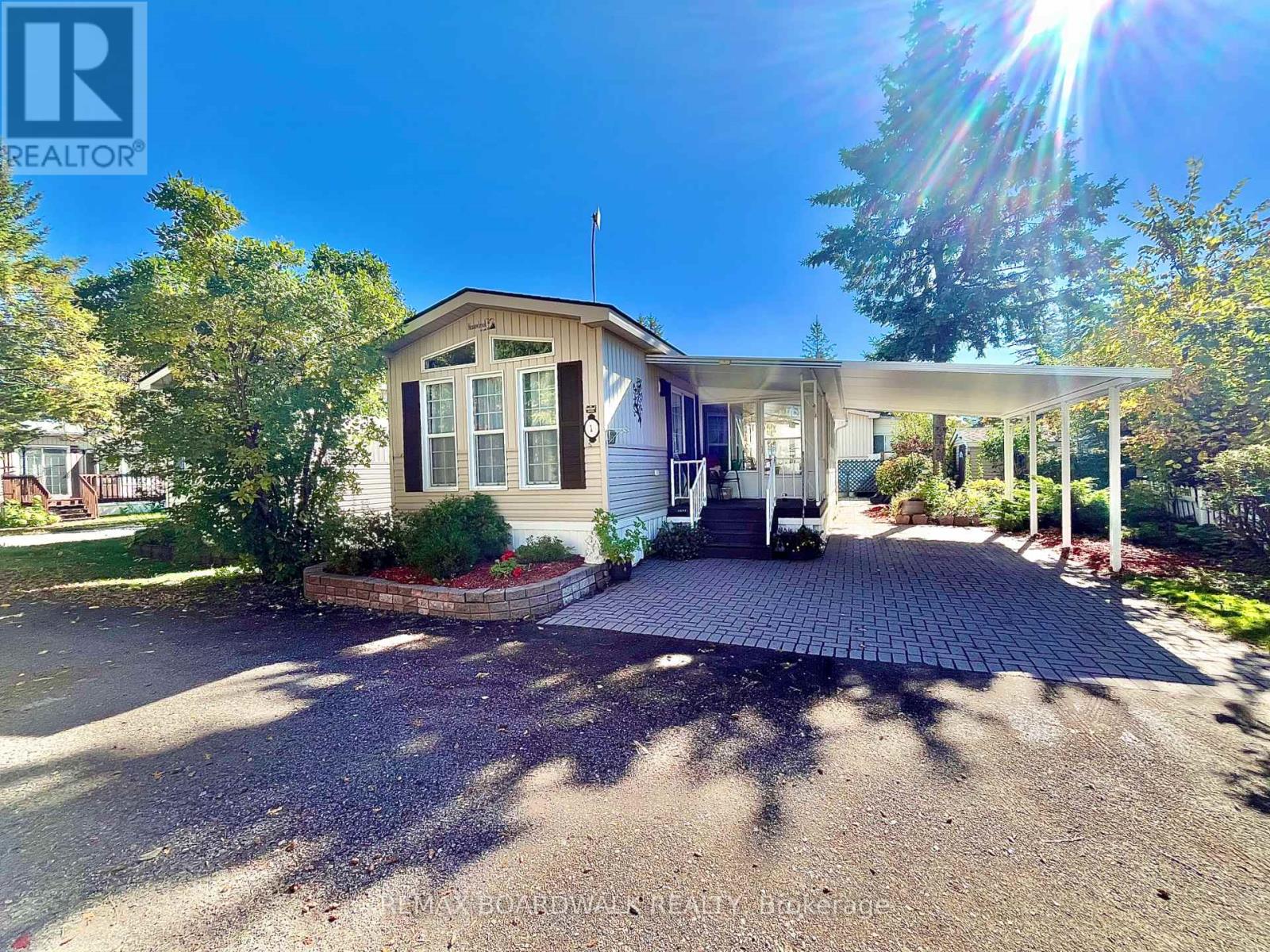 1 MIREILLE PRIVATE, Ottawa, Ontario