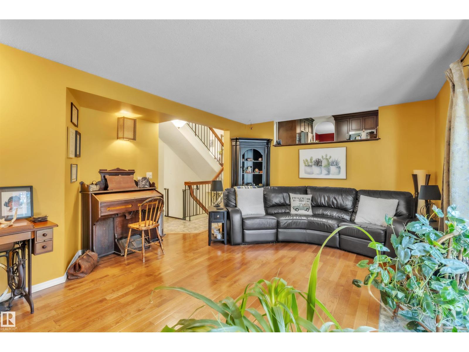 76 GARIEPY CR NW