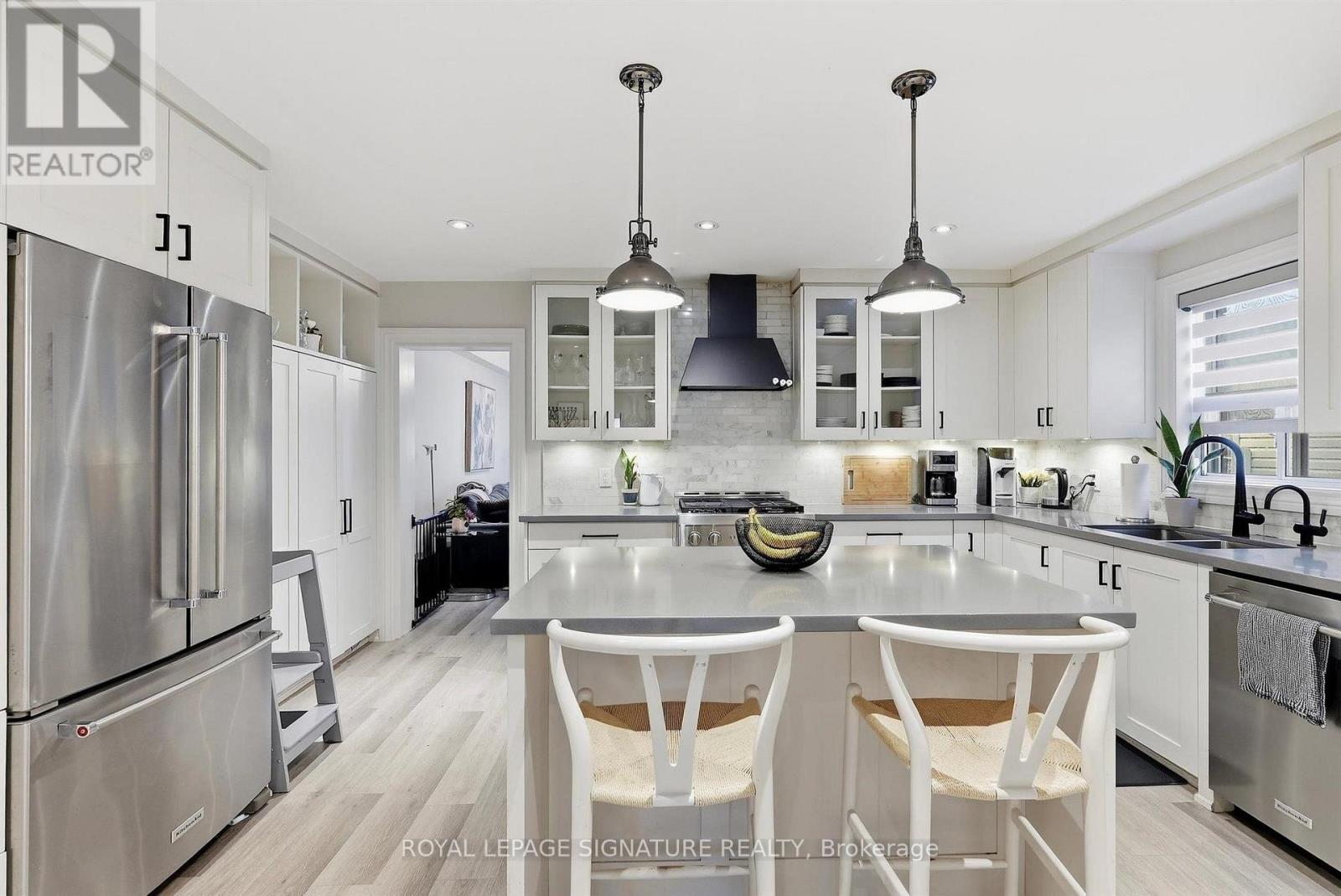 46 Hendrick Avenue, Toronto, Ontario  M6G 3S5 - Photo 14 - C13873854
