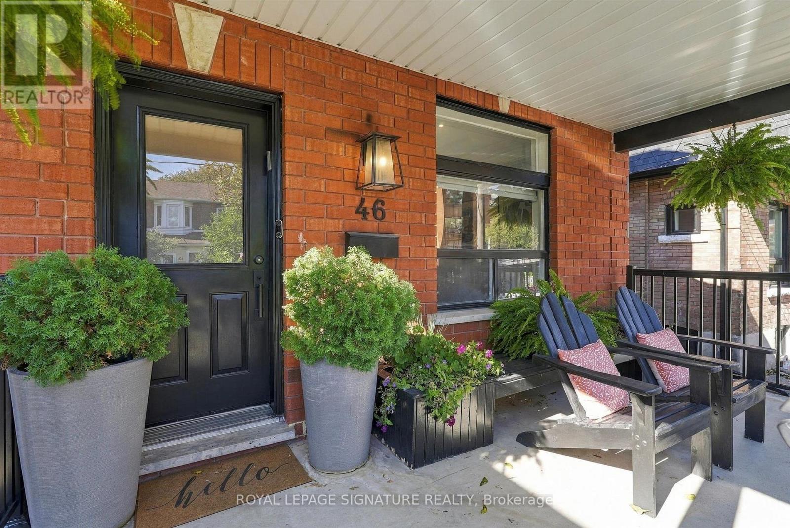 46 Hendrick Avenue, Toronto, Ontario  M6G 3S5 - Photo 2 - C13873854