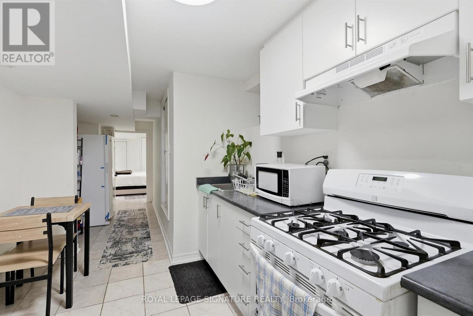 46 Hendrick Avenue, Toronto, Ontario  M6G 3S5 - Photo 38 - C13873854