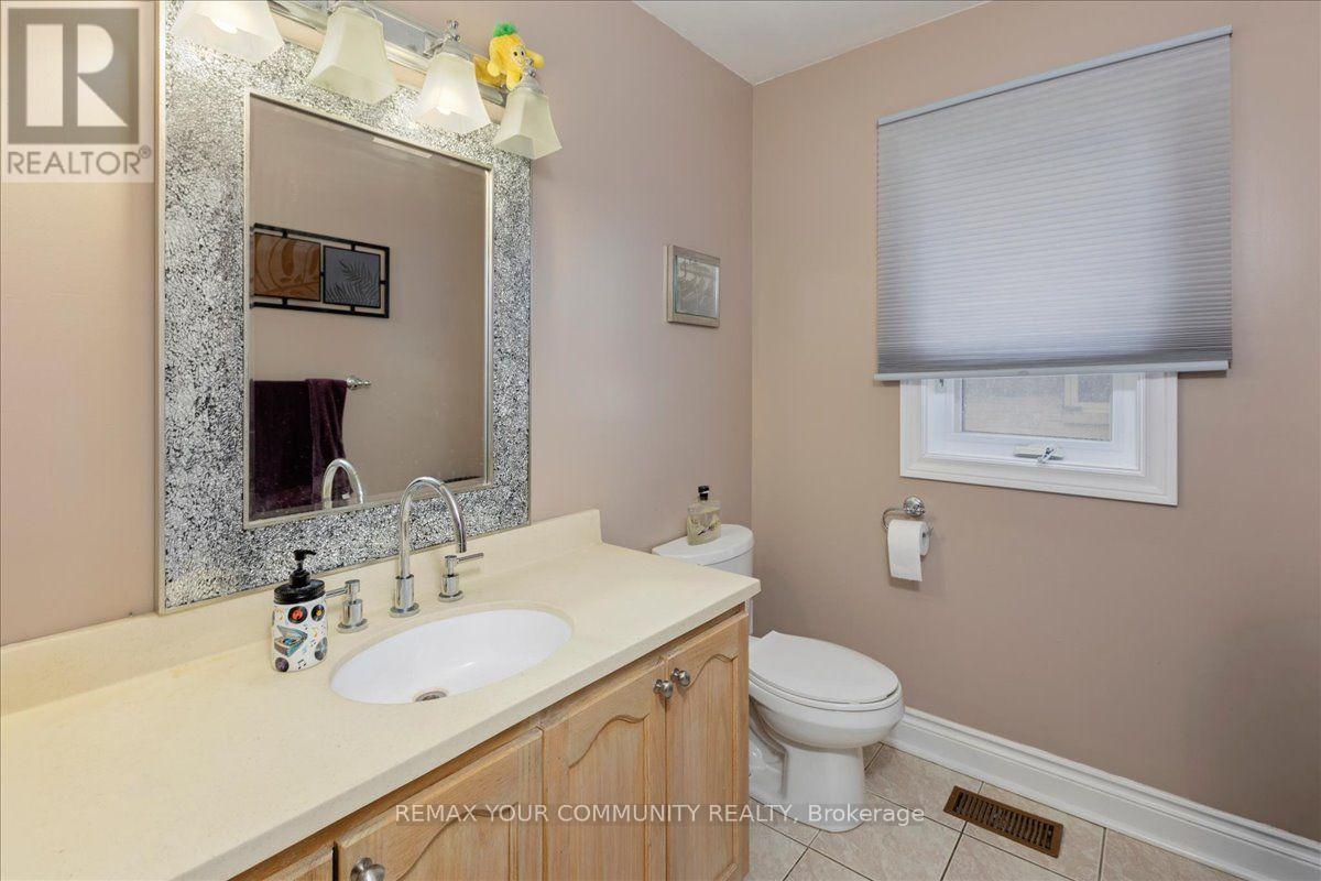 76 Riverglen Drive, Georgina, Ontario  L4P 2R1 - Photo 7 - N13873956