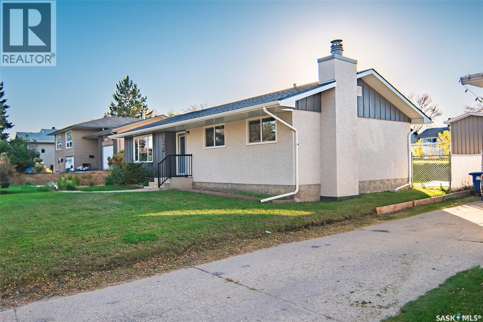 2401 15th 15th Avenue E, Prince Albert, Saskatchewan  S6V 6H4 - Photo 2 - SK050476