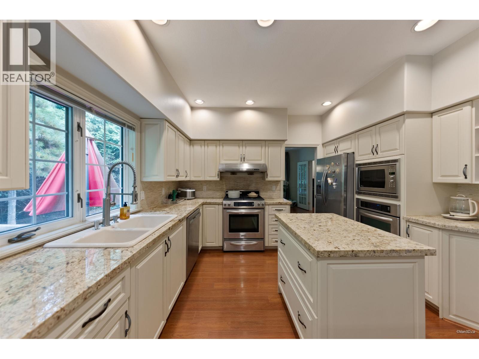 8530 Anglers Place, Vancouver, British Columbia  V6P 6P1 - Photo 9 - R3173125