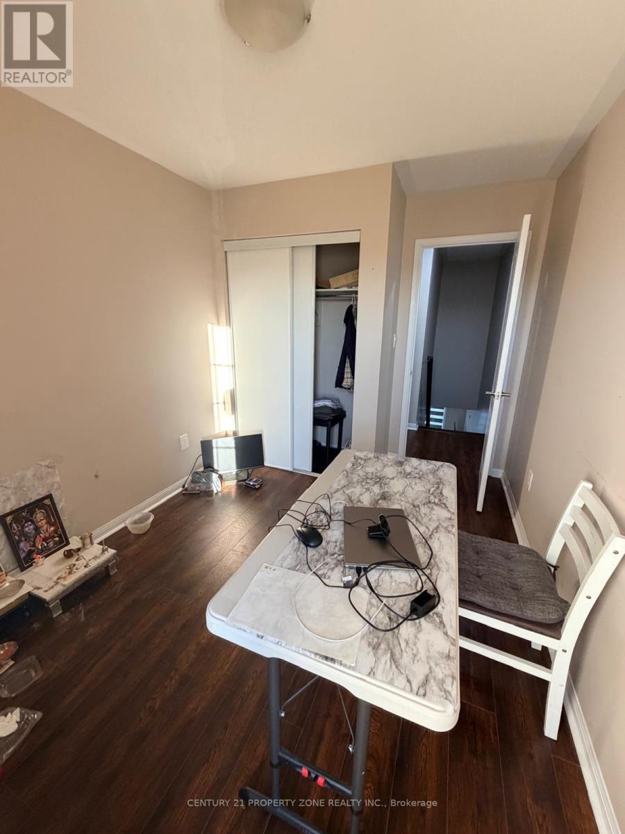 19 Signature Lane, Brampton, Ontario  L7A 0T2 - Photo 10 - W13873334