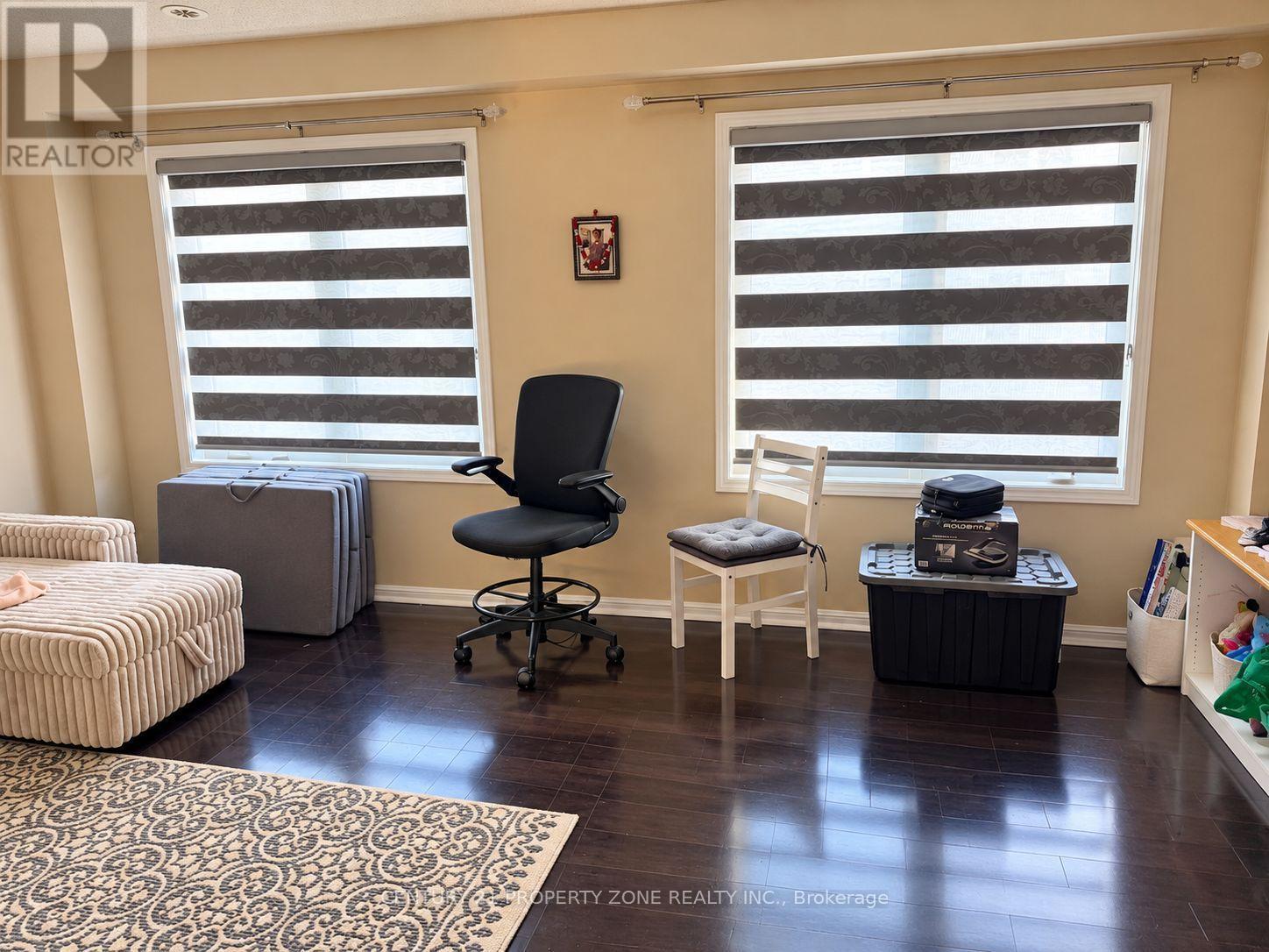 19 Signature Lane, Brampton, Ontario  L7A 0T2 - Photo 4 - W13873334