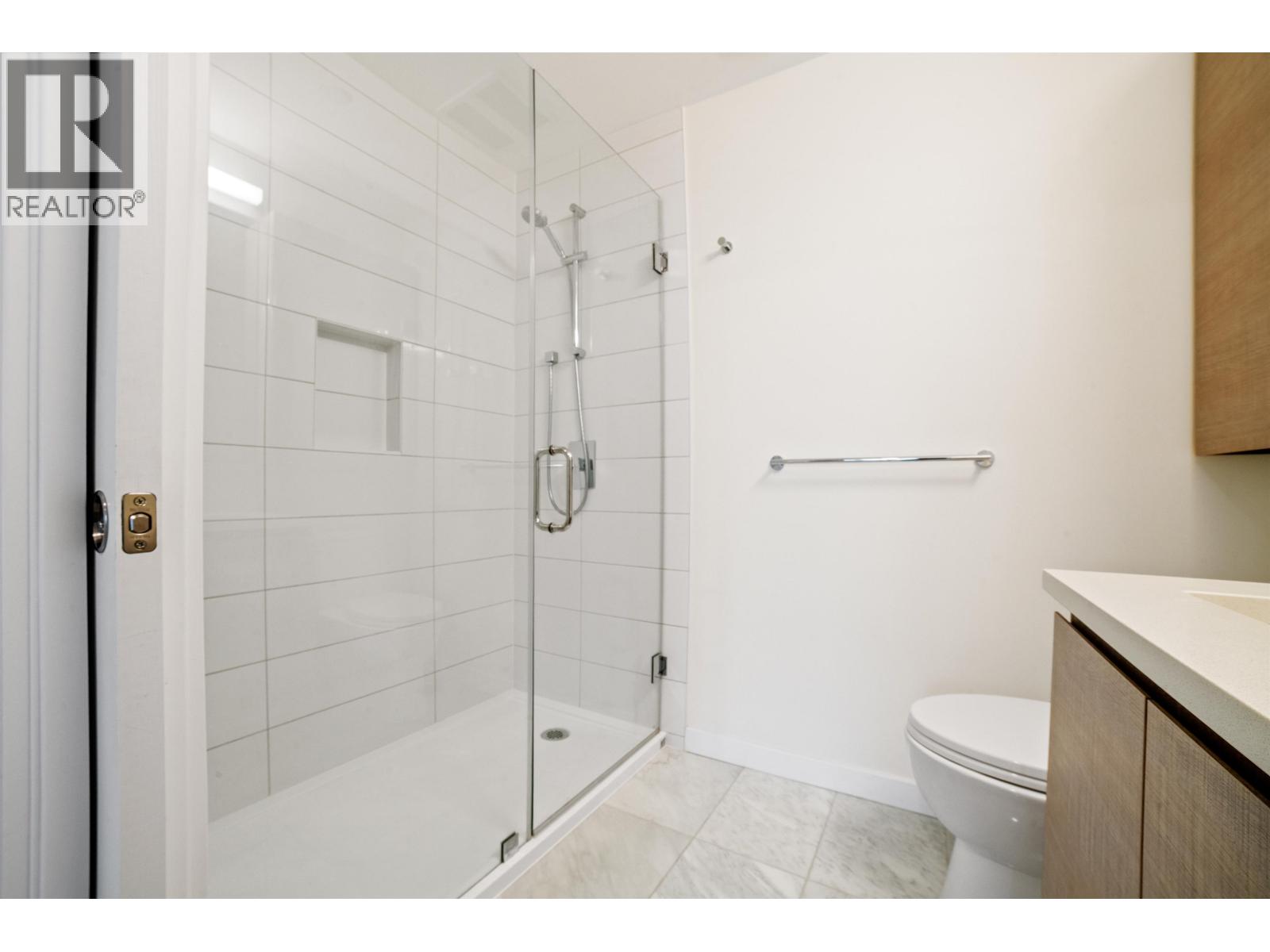 1804 2186 GILMORE AVENUE