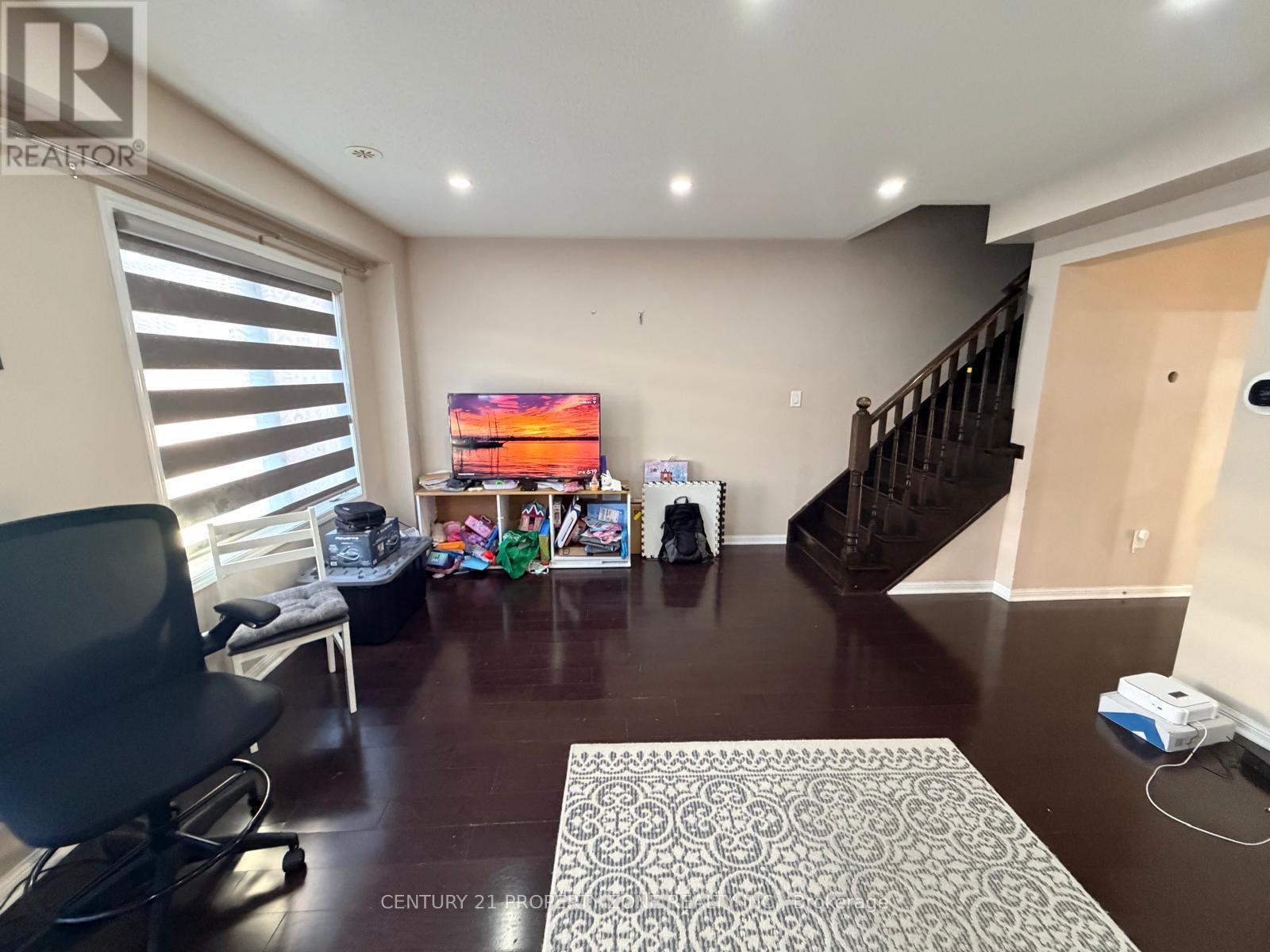 19 Signature Lane, Brampton, Ontario  L7A 0T2 - Photo 5 - W13873334