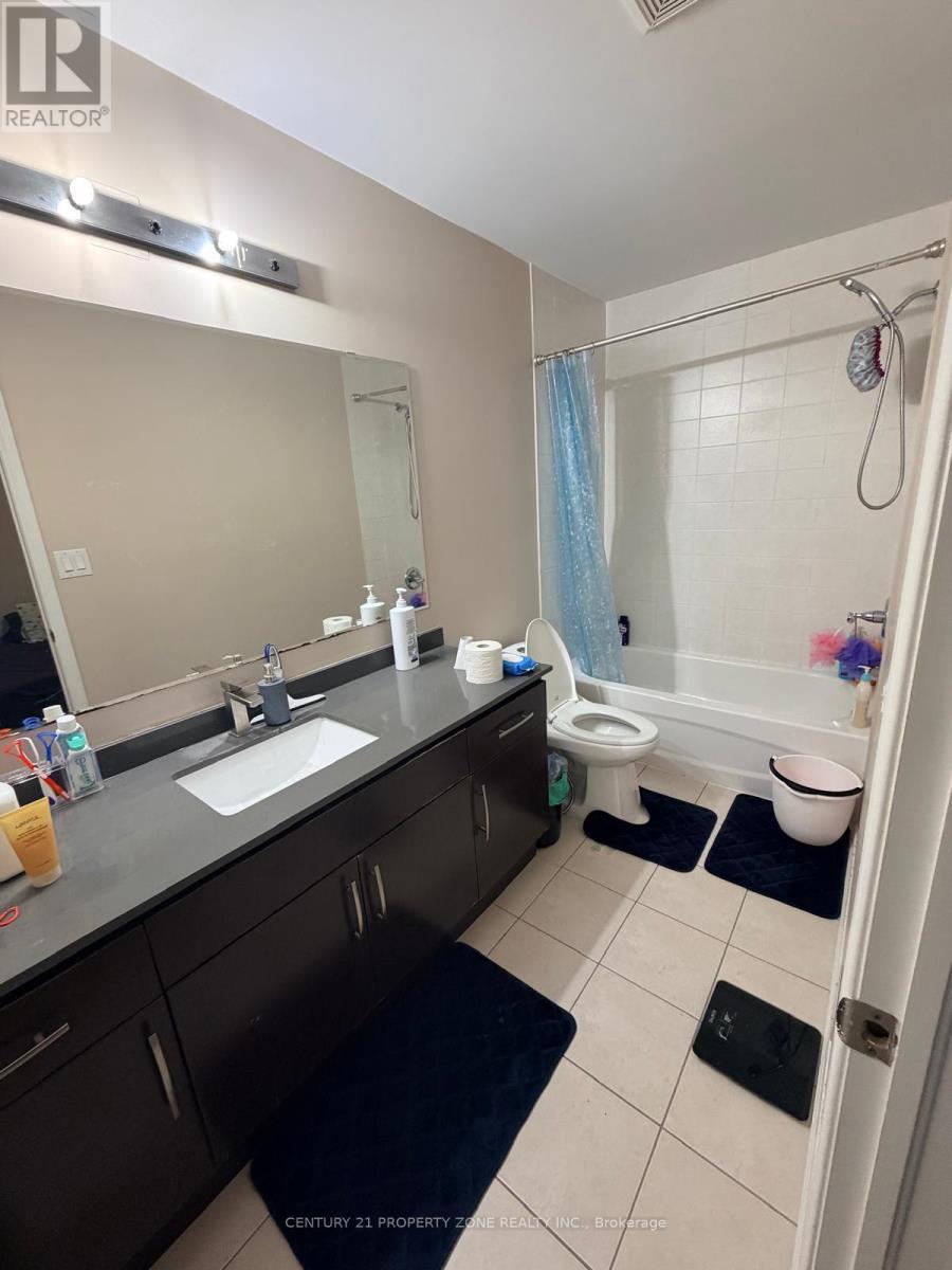 19 Signature Lane, Brampton, Ontario  L7A 0T2 - Photo 12 - W13873334