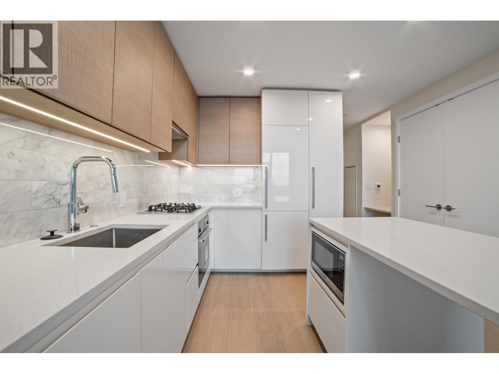 1804 2186 GILMORE AVENUE