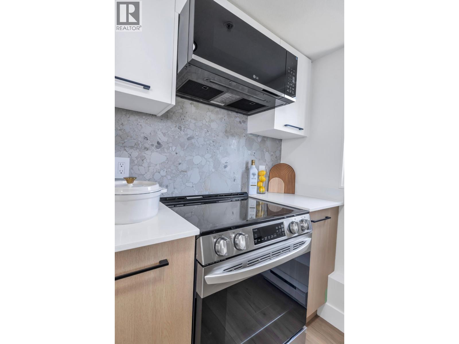 1001 2733 CHANDLERY PLACE