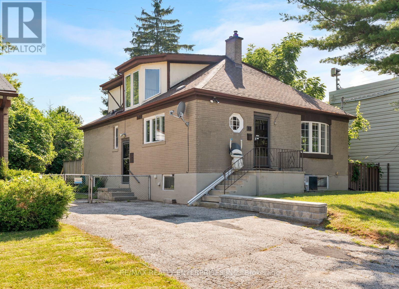 52 BRIARWOOD AVENUE Mississauga (Port Credit) Ontario Canada L5G3N6 2