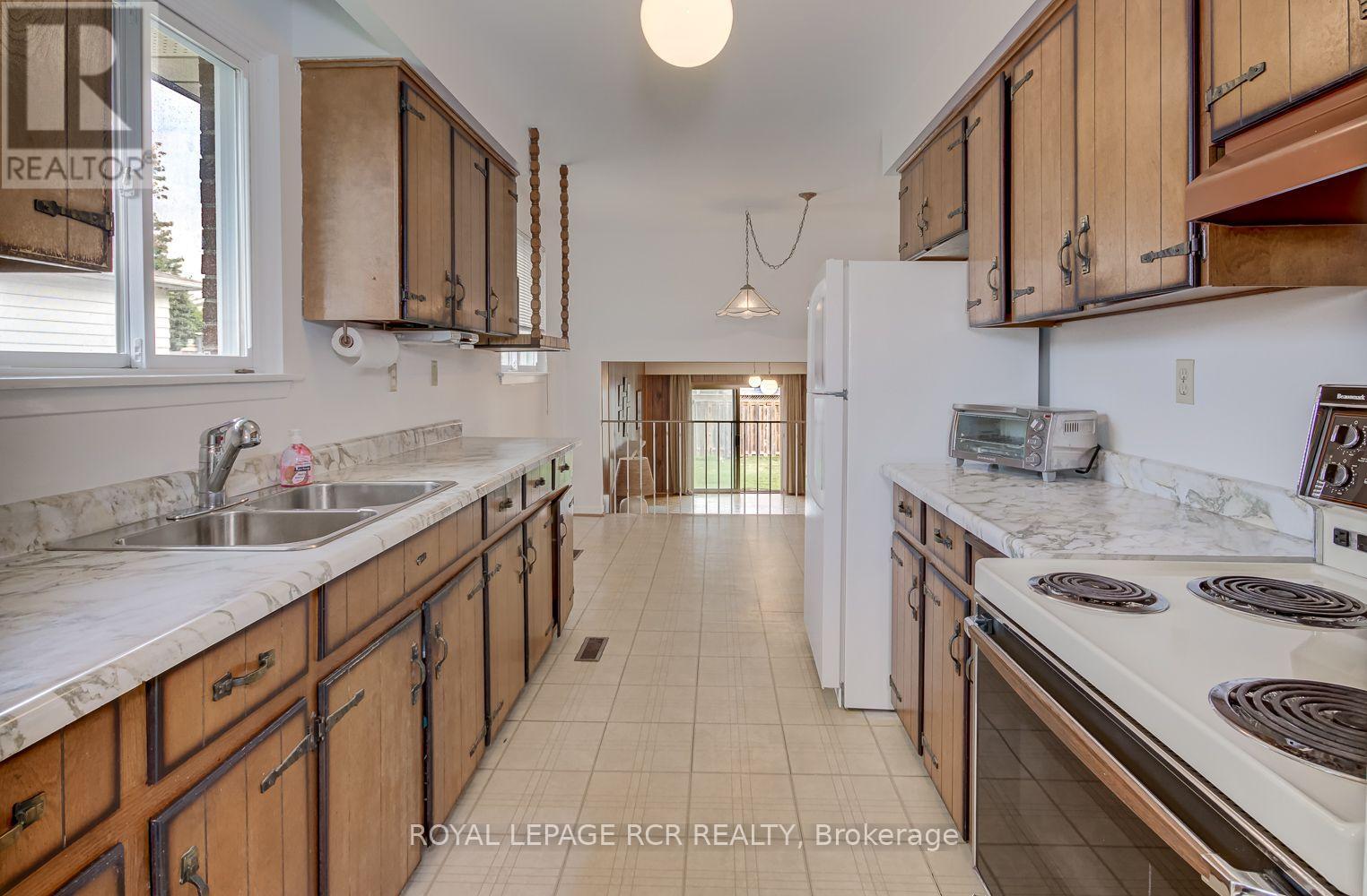 115 Meadowvale Court, Caledon (Bolton East), Ontario  L7E 3H3 - Photo 11 - W13873808