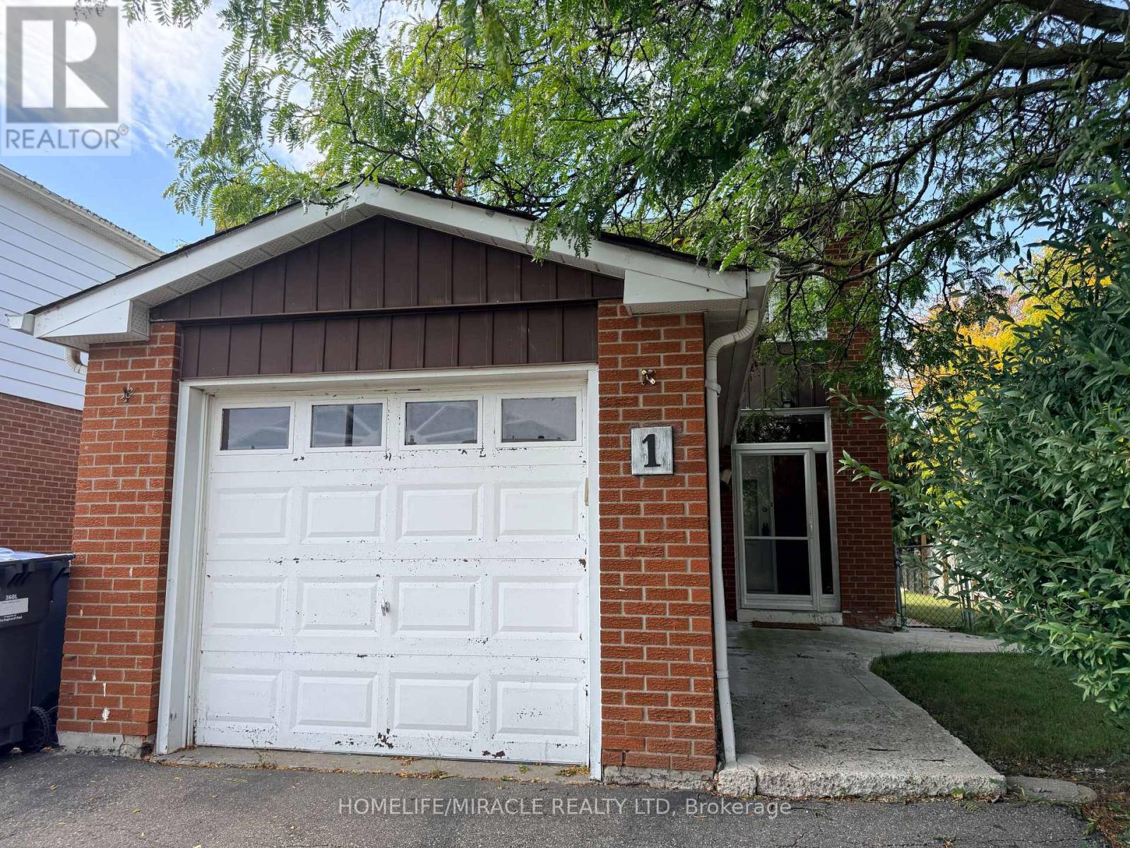 1 Hudson Drive, Brampton, Ontario  L6Y 2N6 - Photo 2 - W13873978