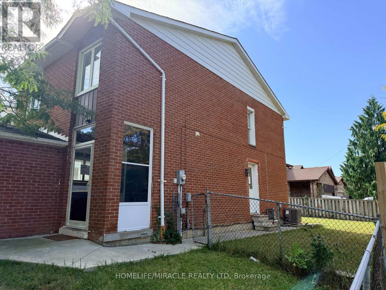1 Hudson Drive, Brampton, Ontario  L6Y 2N6 - Photo 4 - W13873978