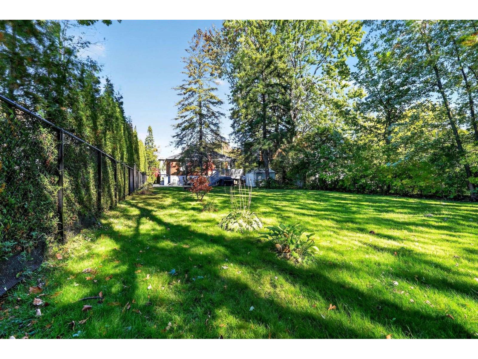 175 Rue Fairfield Longueuil (Greenfield Park) Quebec Canada J4V1Z8 2