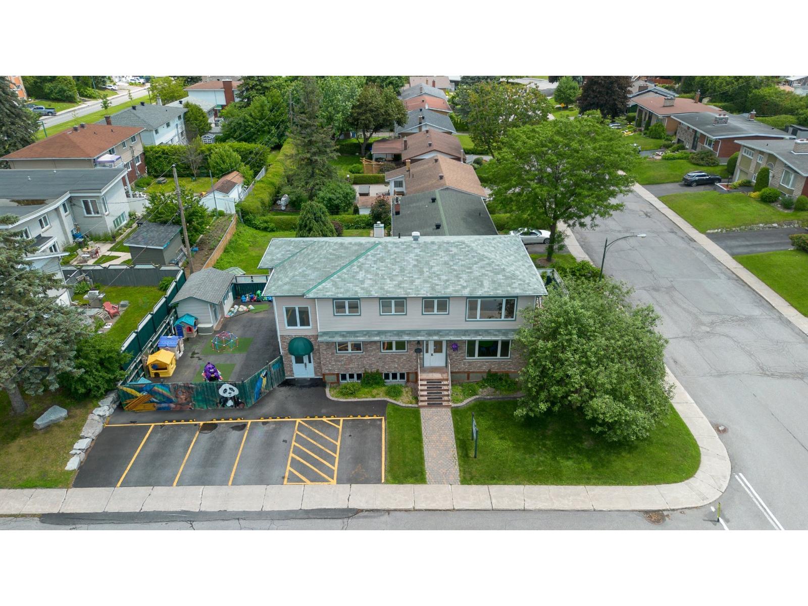 2 Rue du Père-Béland Gatineau (Hull) Quebec Canada J8Y5V9
