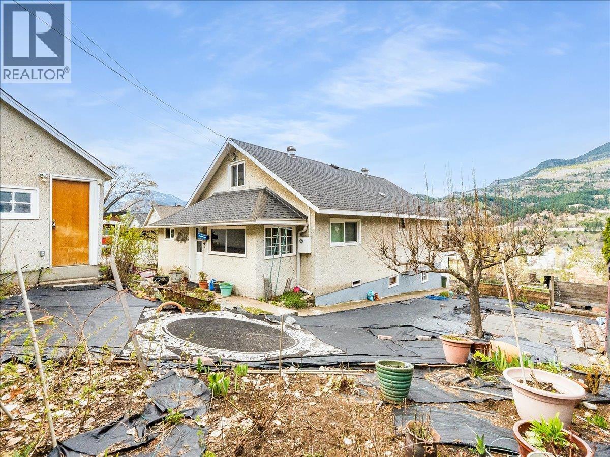 2257 Daniel Street, Trail, British Columbia  V1R 4H2 - Photo 4 - 10384358