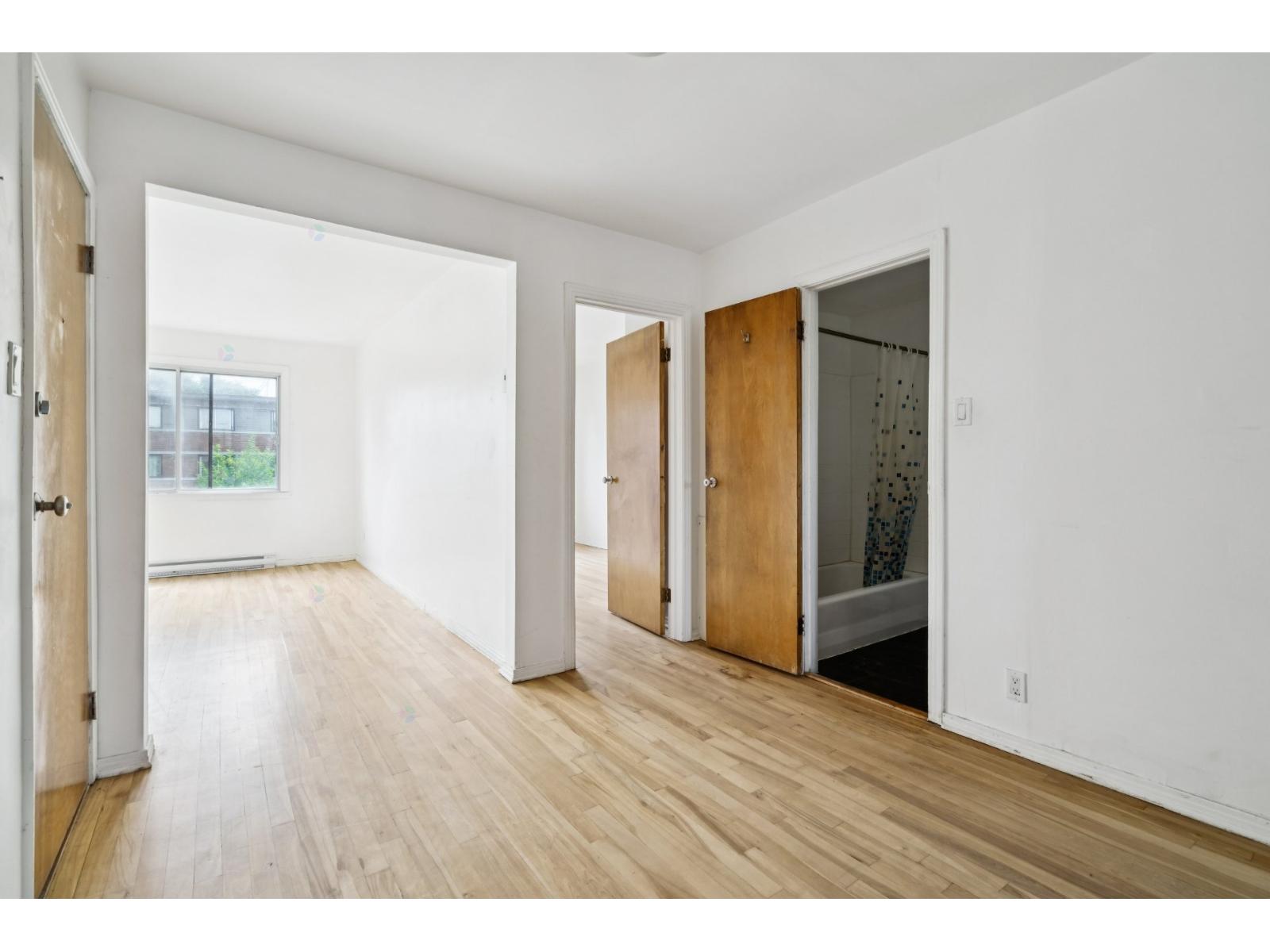 131 Av. Windsor Montréal (Lachine) Quebec Canada H8R1P8 4