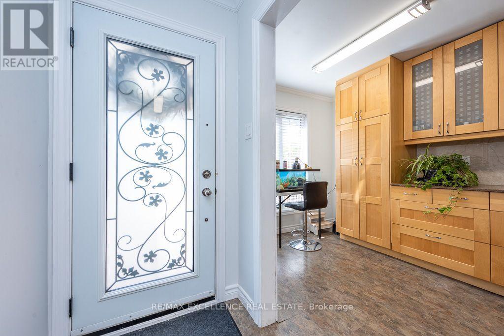 41 Trewartha Crescent, Brampton, Ontario  L6Z 1X3 - Photo 3 - W13873850