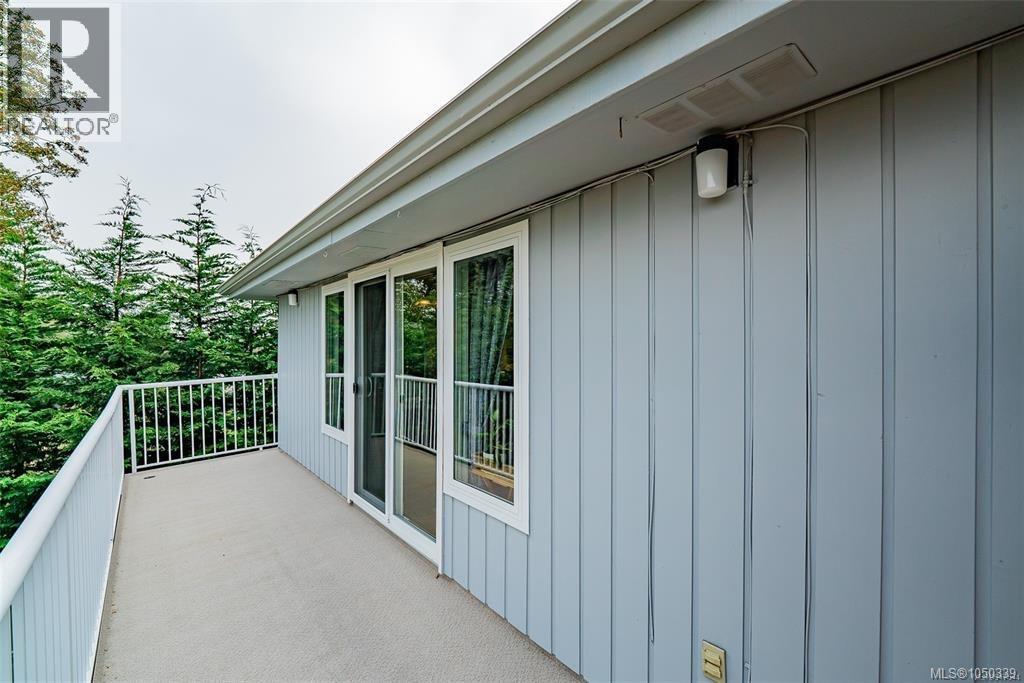 4 1225 Centre Rd