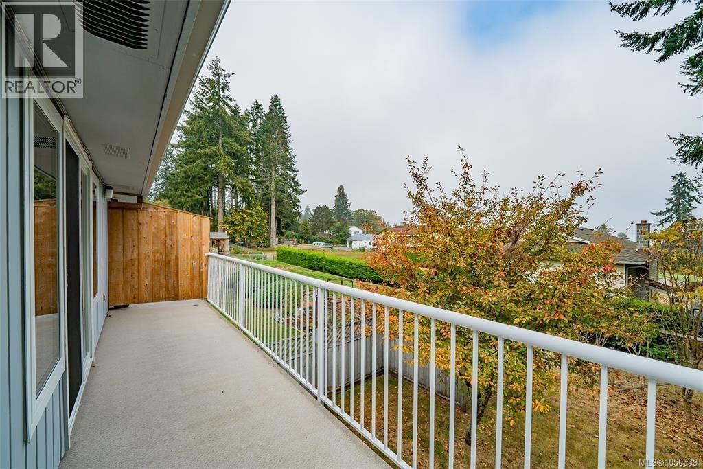 4 1225 Centre Rd