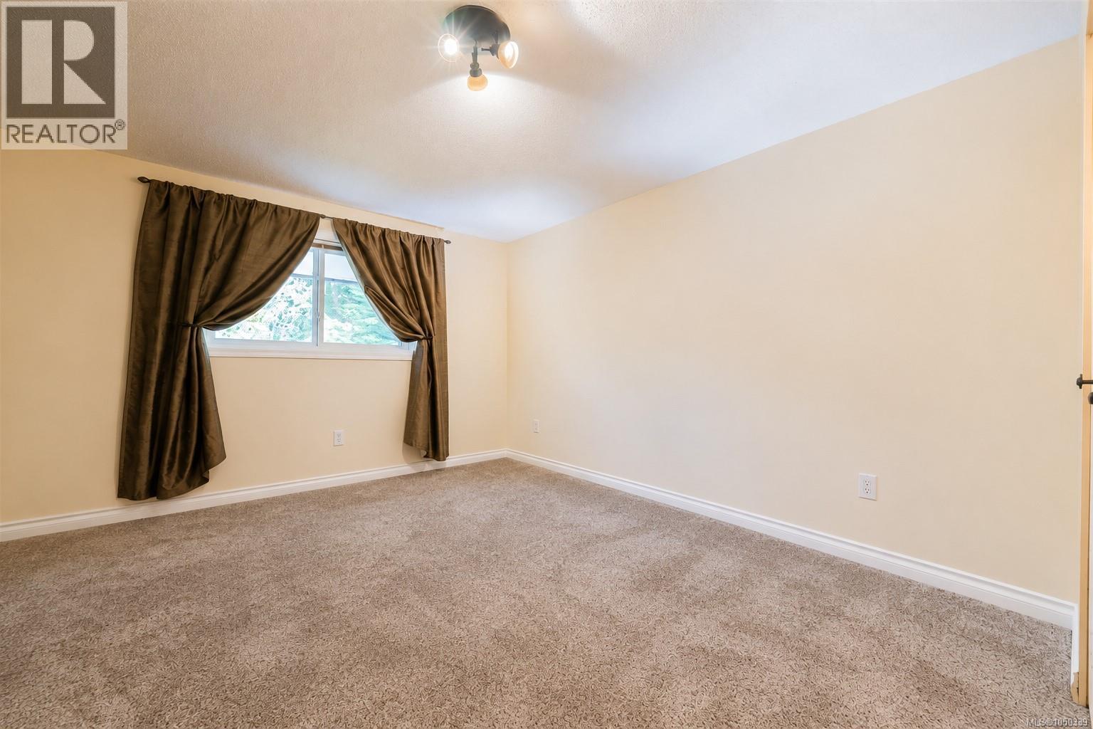 4 1225 Centre Rd