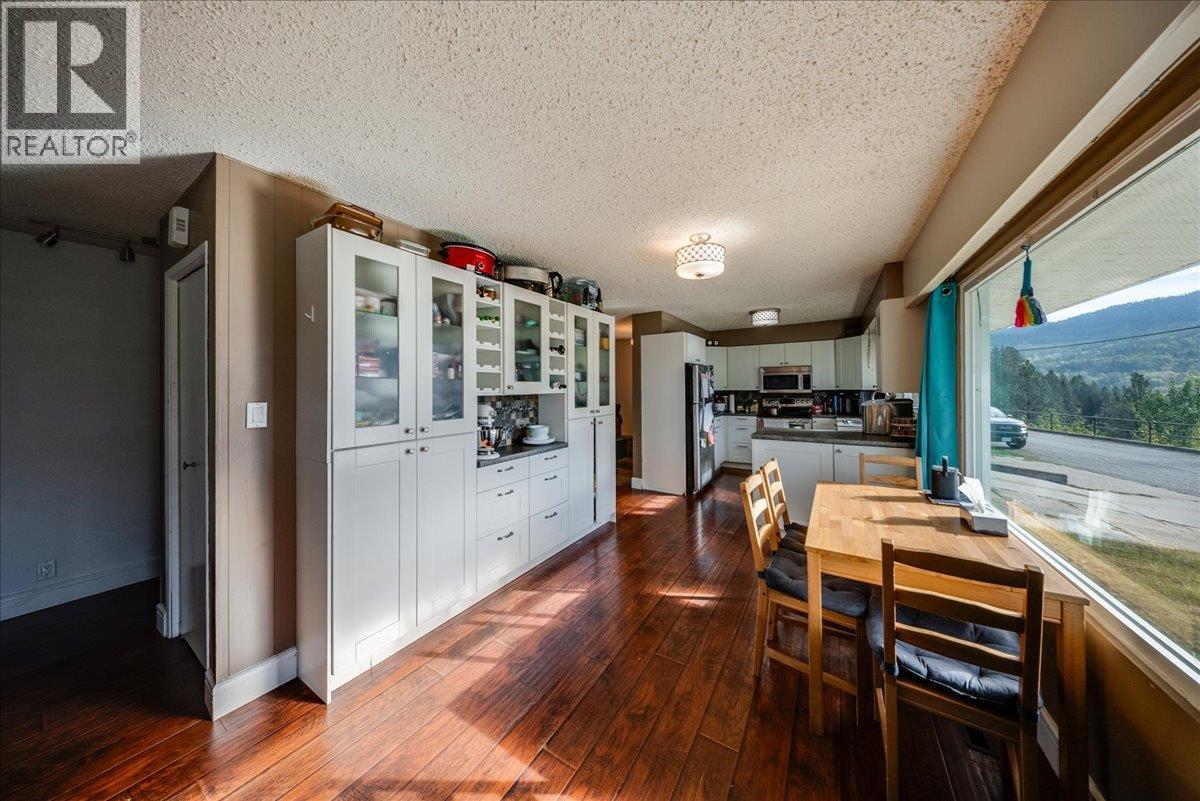 290 8th Avenue, Montrose, British Columbia  V0G 1P0 - Photo 9 - 10402155