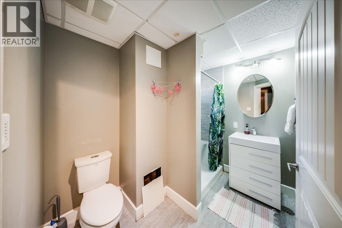 290 8th Avenue, Montrose, British Columbia  V0G 1P0 - Photo 24 - 10402155
