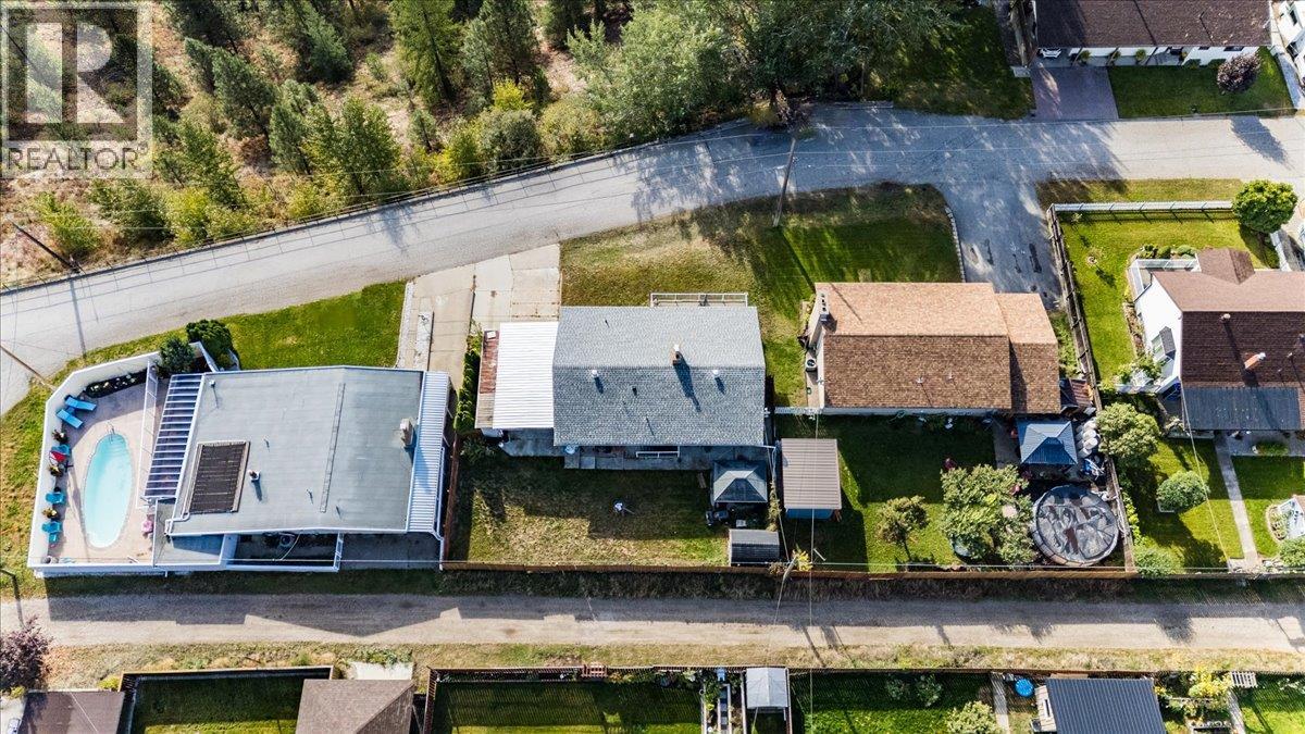 290 8th Avenue, Montrose, British Columbia  V0G 1P0 - Photo 36 - 10402155
