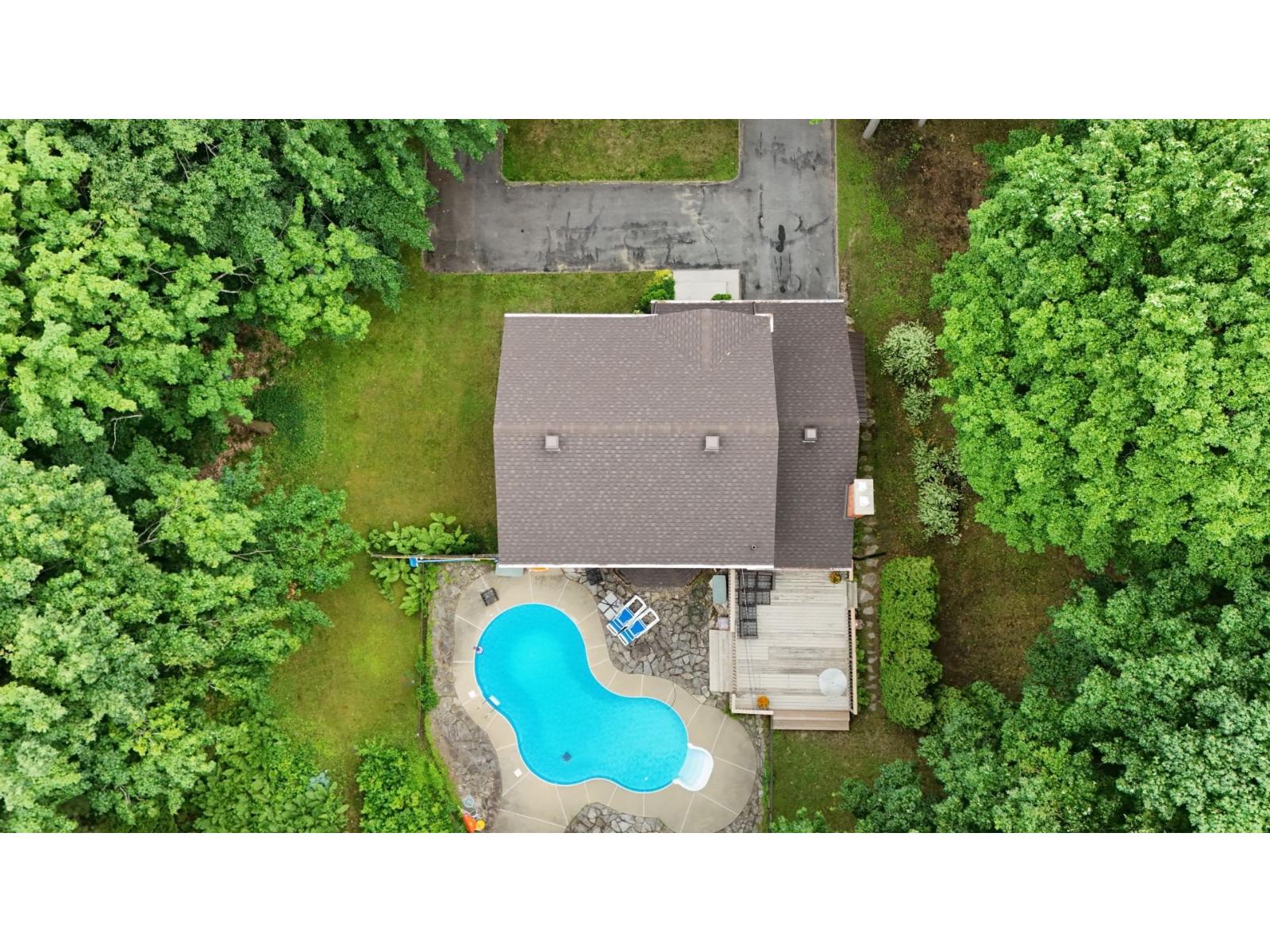 1639 Rue du Champagne Saint-Lazare Quebec Canada J7T2C1 3