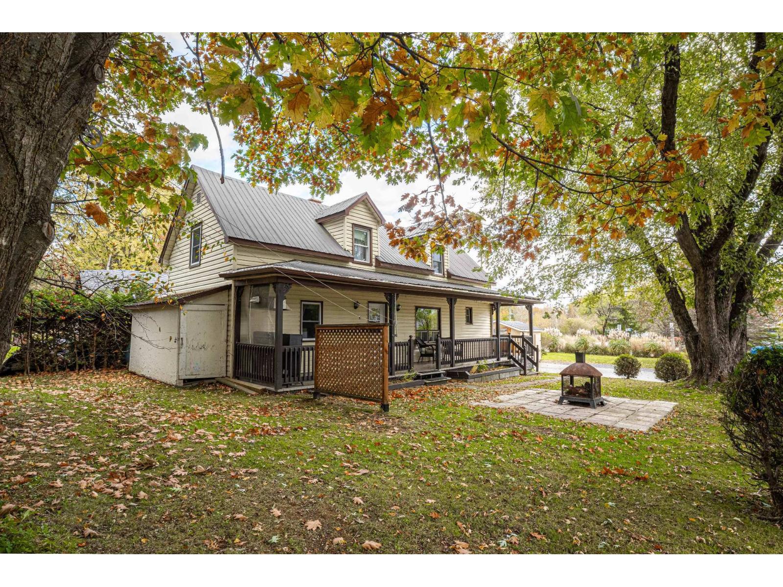 136 Rue St-François East Angus Quebec Canada J0B1R0 2