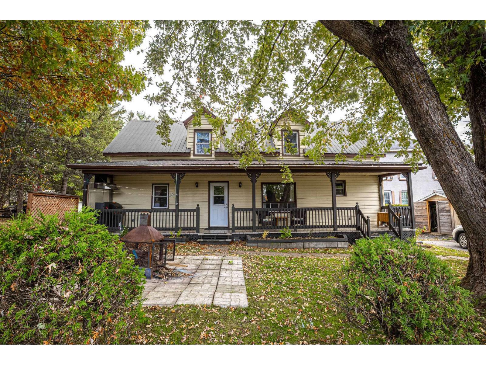 136 Rue St-François East Angus Quebec Canada J0B1R0 3