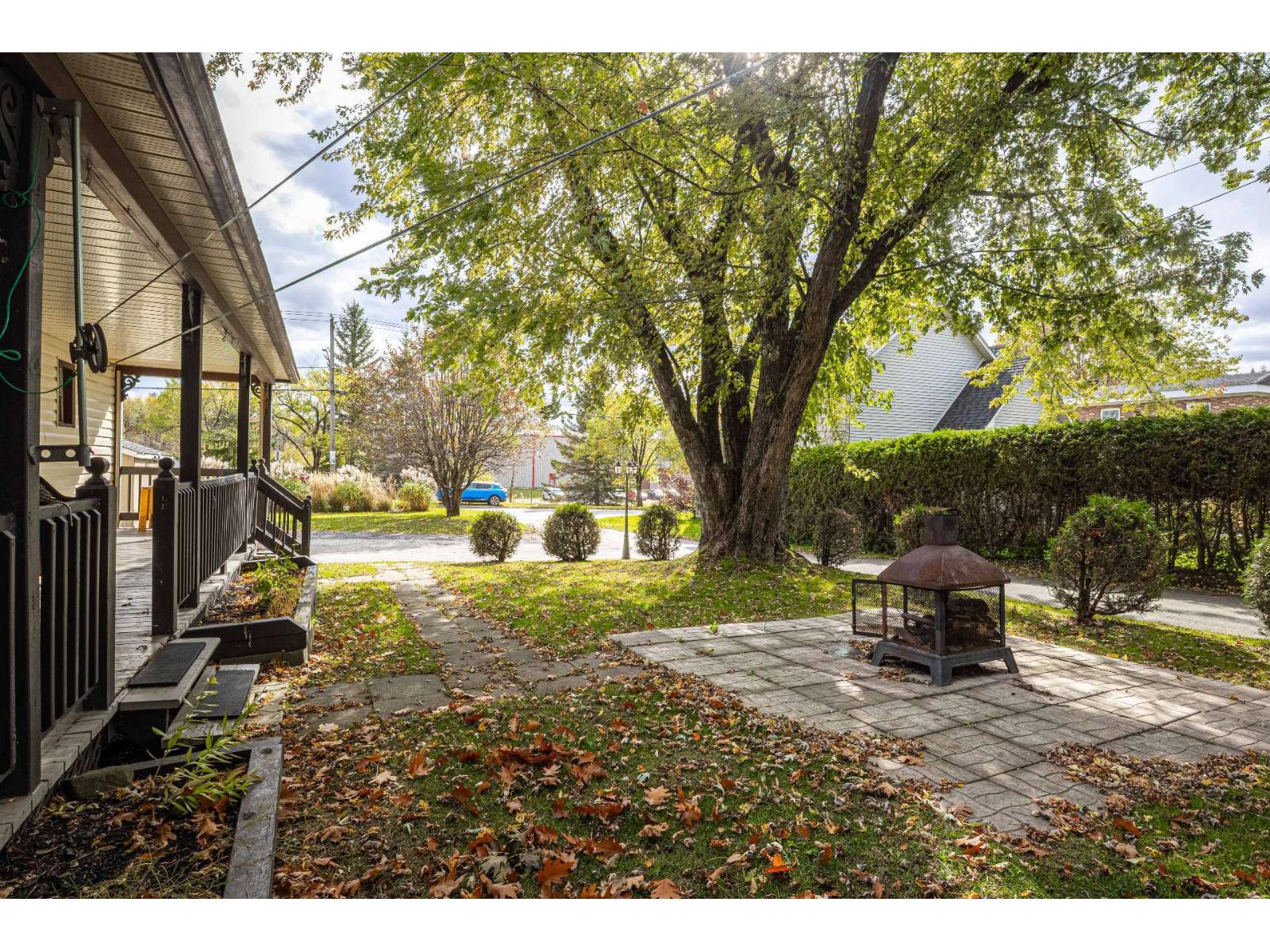 136 Rue St-François East Angus Quebec Canada J0B1R0 4