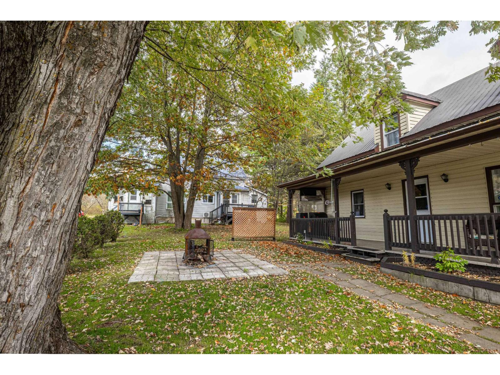 136 Rue St-François East Angus Quebec Canada J0B1R0 5