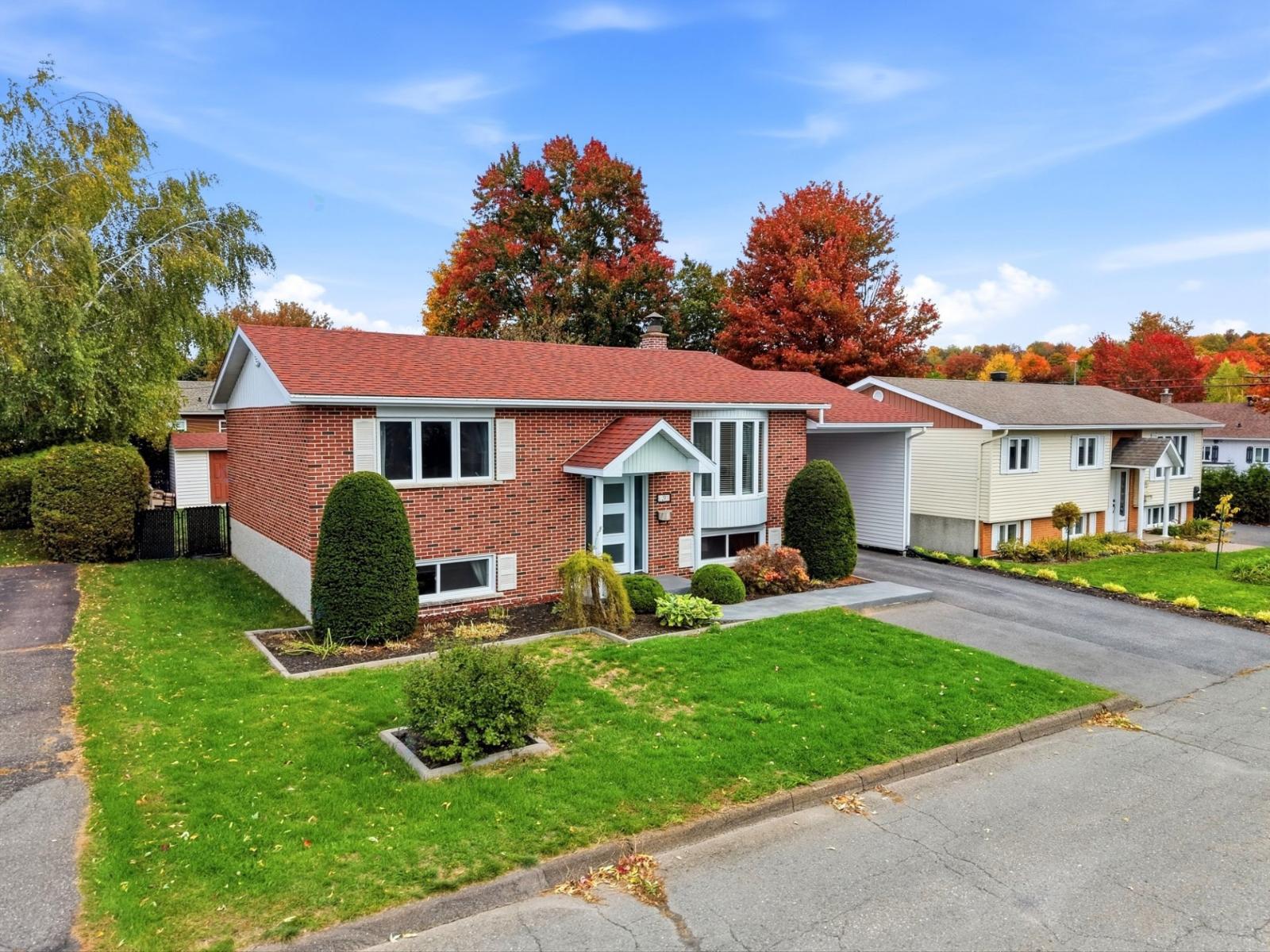 29 Rue Verdon Granby Quebec Canada J2H1H9 3