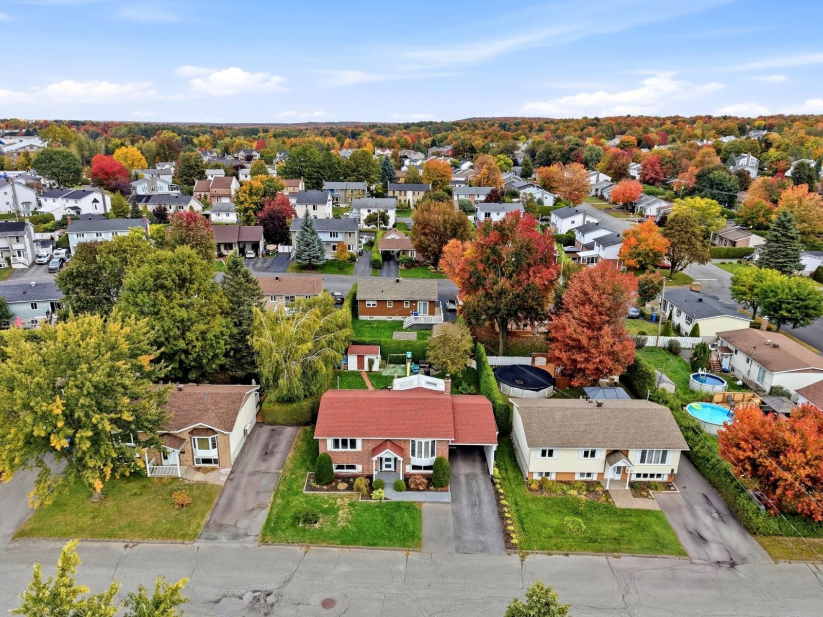 29 Rue Verdon Granby Quebec Canada J2H1H9 4