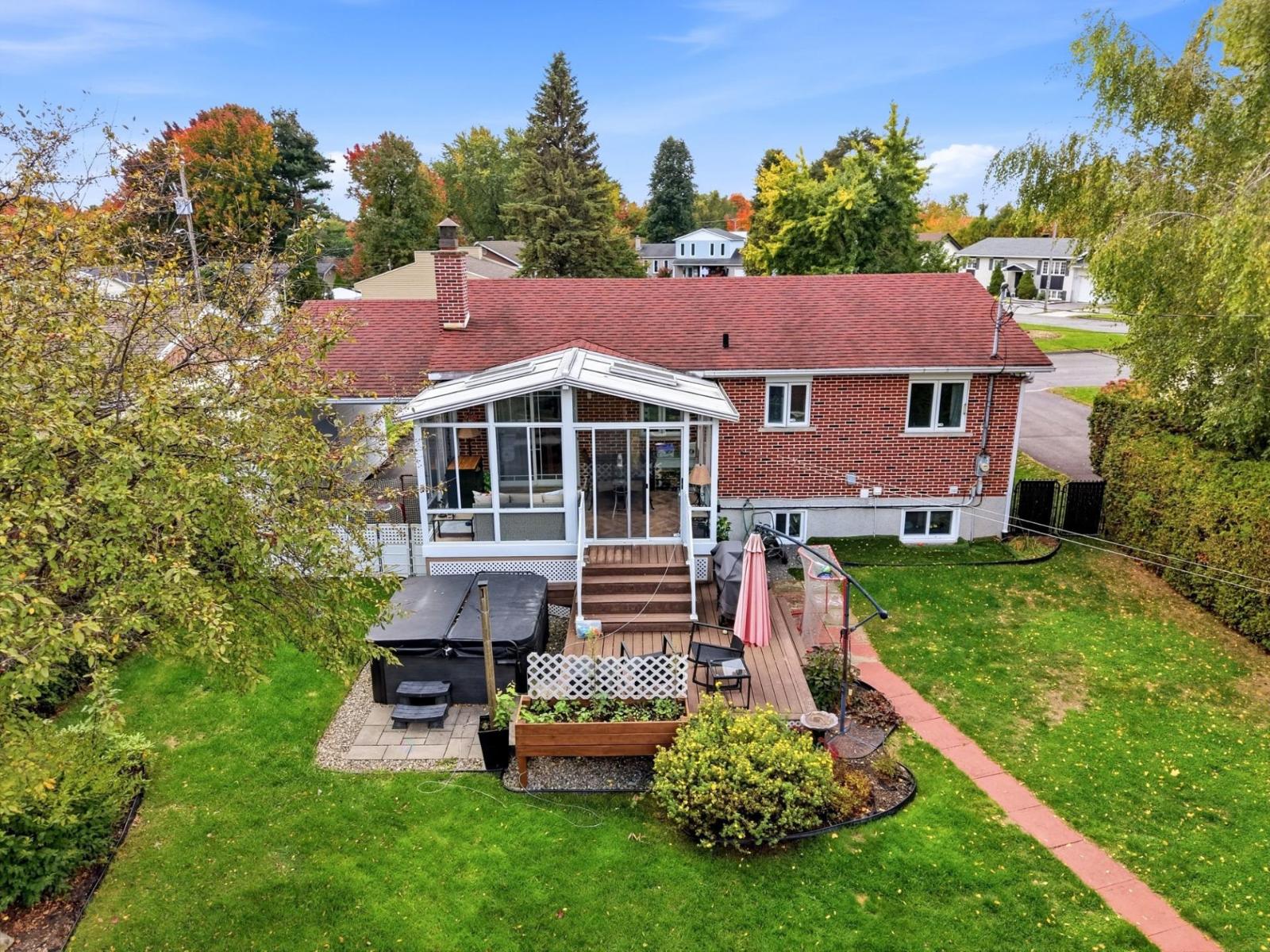 29 Rue Verdon Granby Quebec Canada J2H1H9 5