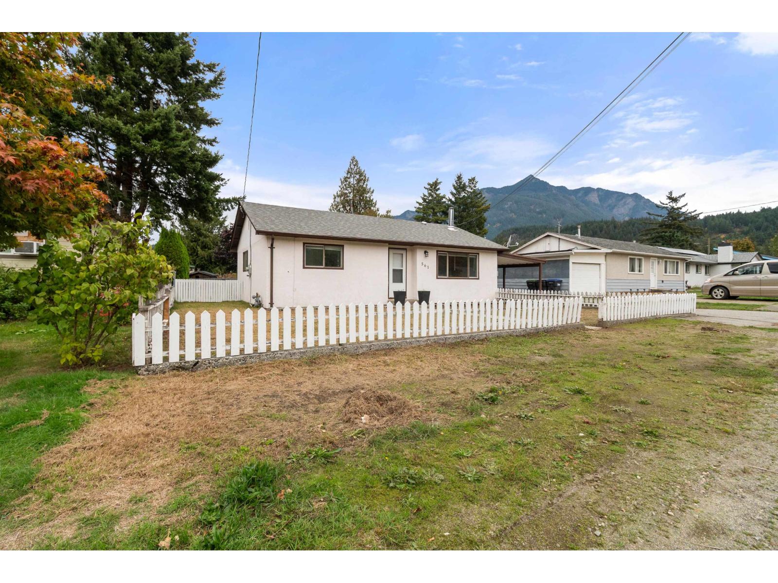 561 THACKER AVENUE|Hope