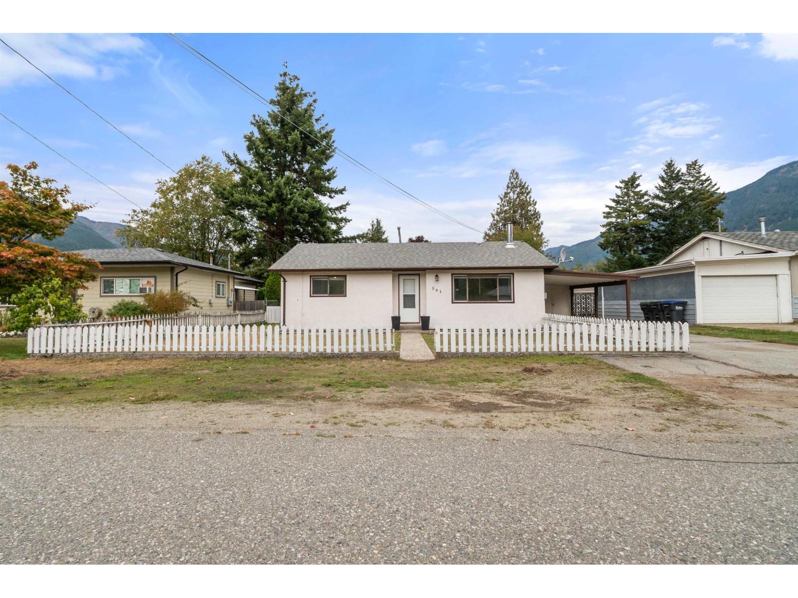 561 THACKER AVENUE|Hope