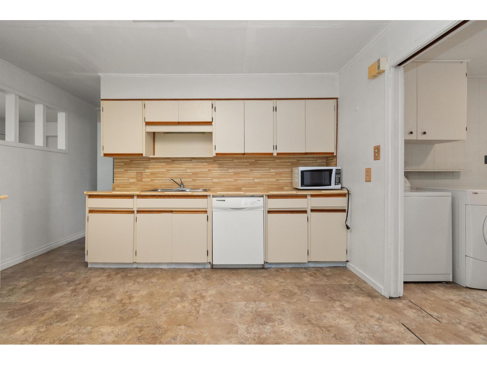 561 THACKER AVENUE|Hope