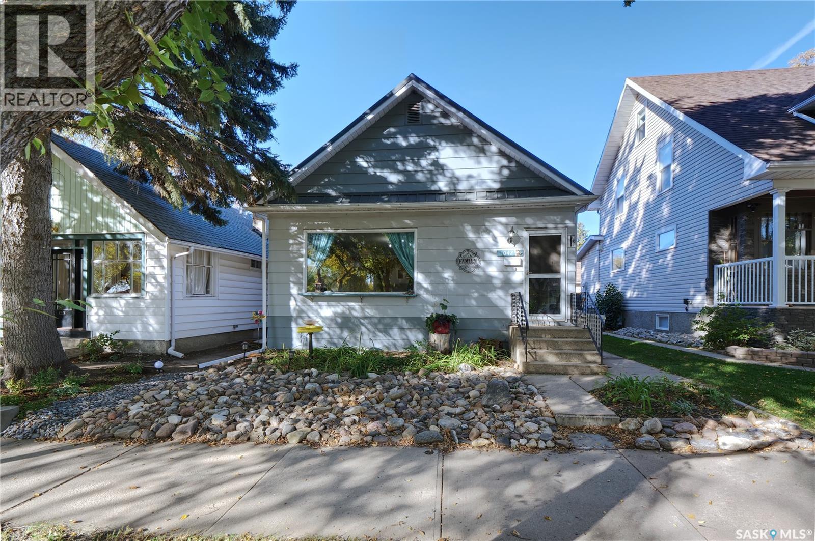 1042 Algoma AVENUE, Moose Jaw, Saskatchewan