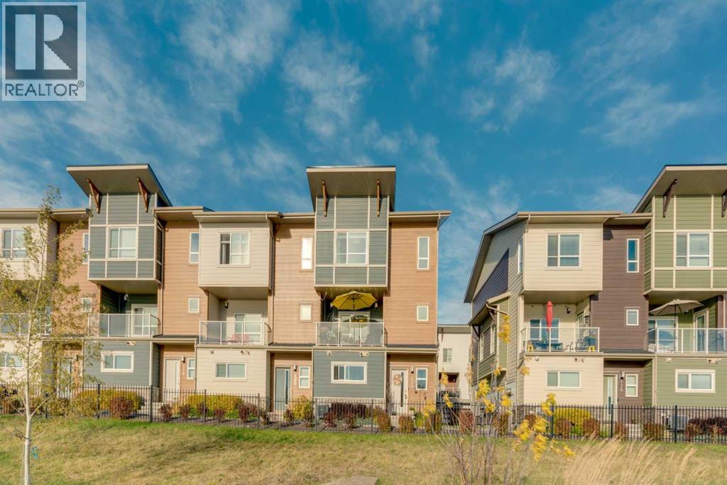 122 Harvest Grove  NE